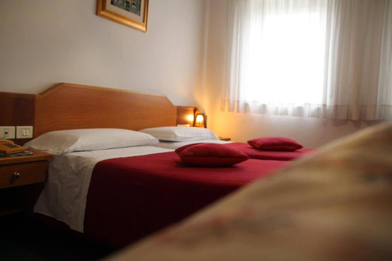 Hotel Ristorante Sagittario Feltre Bagian luar foto